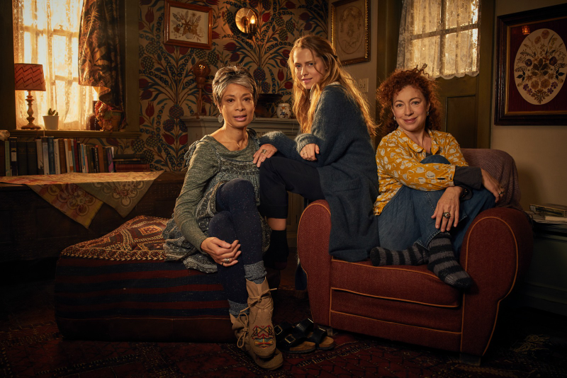 Valarie Pettiford, Teresa Palmer, and Alex Kingston